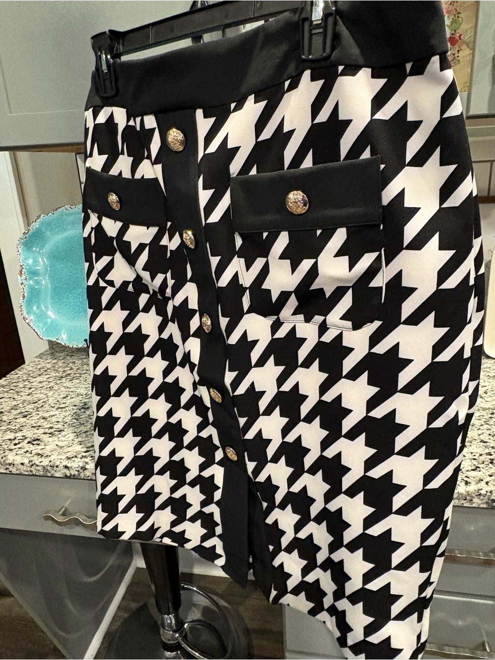 NWOT Black & White Houndstooth Button-Front Pencil Skirt - Picture 6 of 6